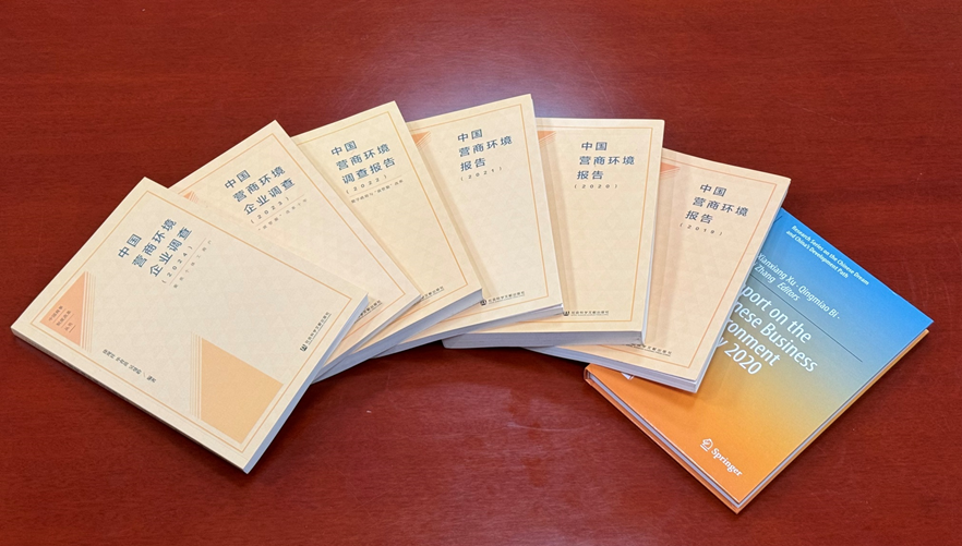 桌子上摆放着广告卡片

AI 生成的内容可能不正确。